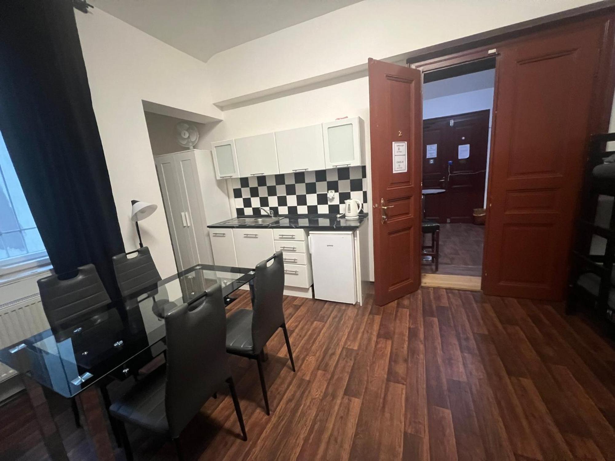 Summer Apartment, Prague